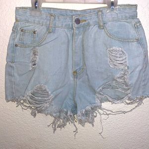 HIGH WAISTED LIGHT WASH JEAN SHORTS